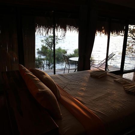 Wetlandcamp บ้านชายเล Phatthalung Exteriör bild