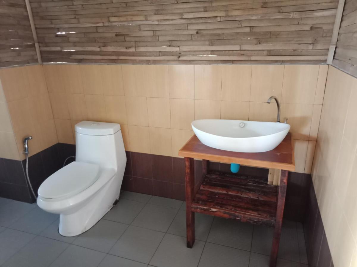 Wetlandcamp บ้านชายเล Phatthalung Exteriör bild