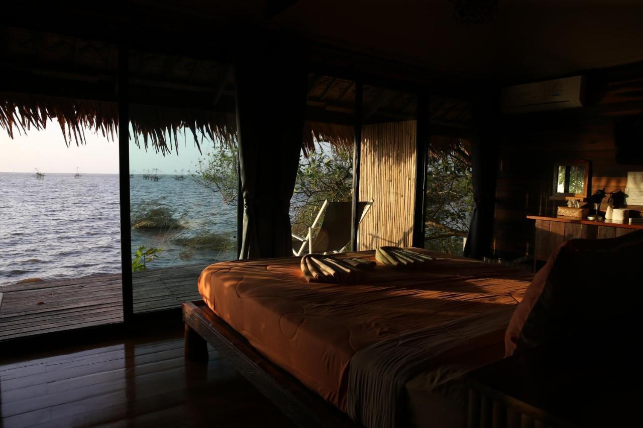 Wetlandcamp บ้านชายเล Phatthalung Exteriör bild