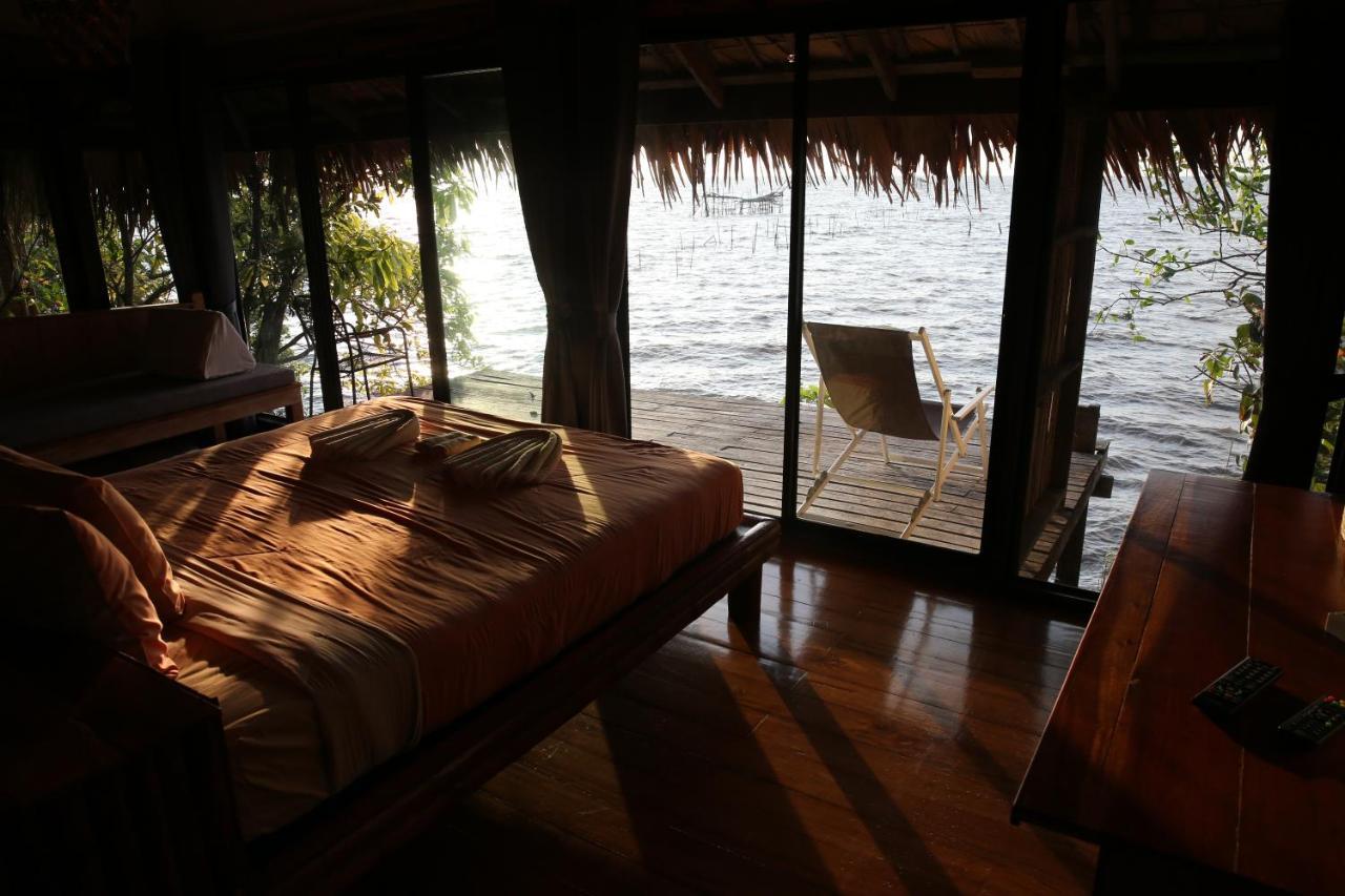 Wetlandcamp บ้านชายเล Phatthalung Exteriör bild