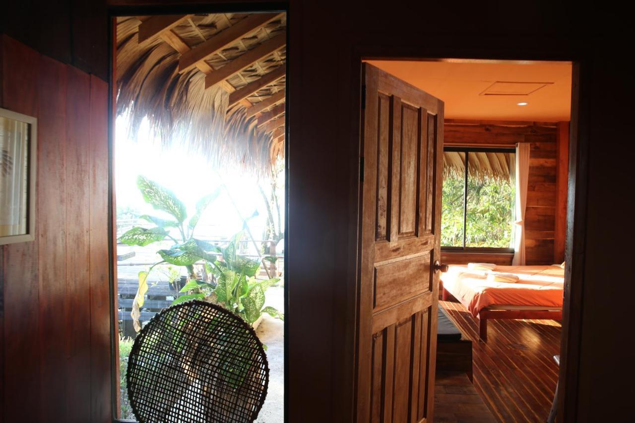 Wetlandcamp บ้านชายเล Phatthalung Exteriör bild