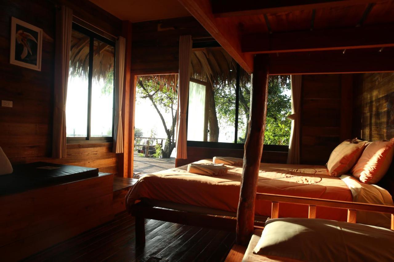 Wetlandcamp บ้านชายเล Phatthalung Exteriör bild